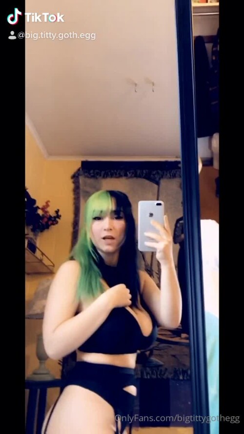 20200420 33126957 Rave girls do it best