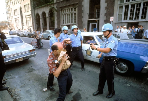 1968 chicago vietnam protest officer