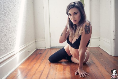 Sexy Suicide Girl Moon Moonlight (12) High resolution lossless retina image