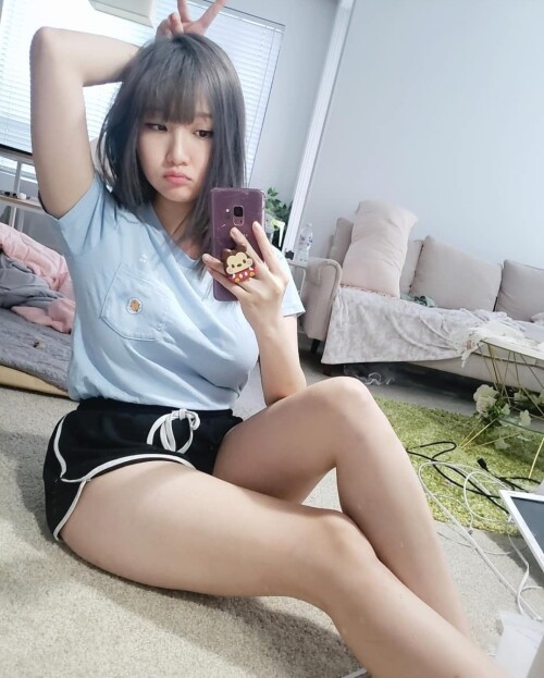 uXYWHZ.jpg