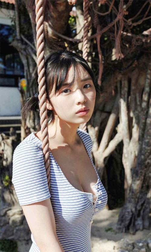 Hina Kikuchi 1610 1