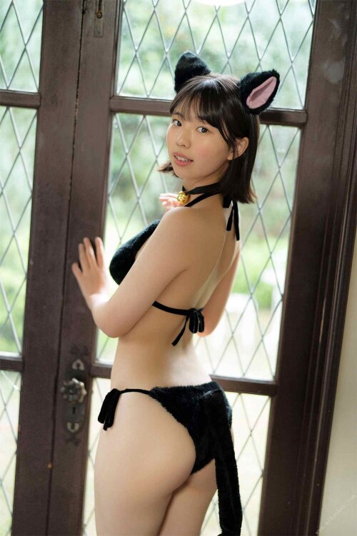 Hina Kikuchi 1706 1