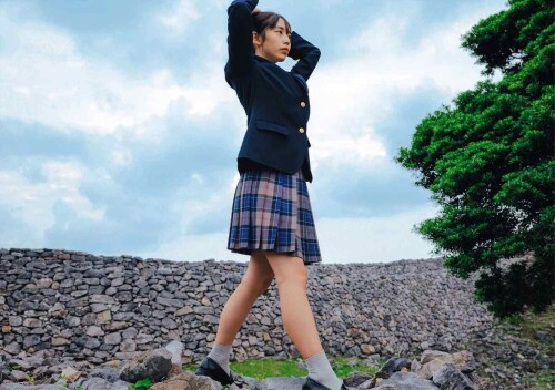 Hina Kikuchi 1801 1