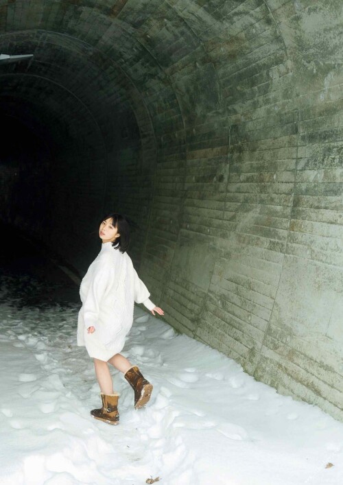 Hina Kikuchi 2085