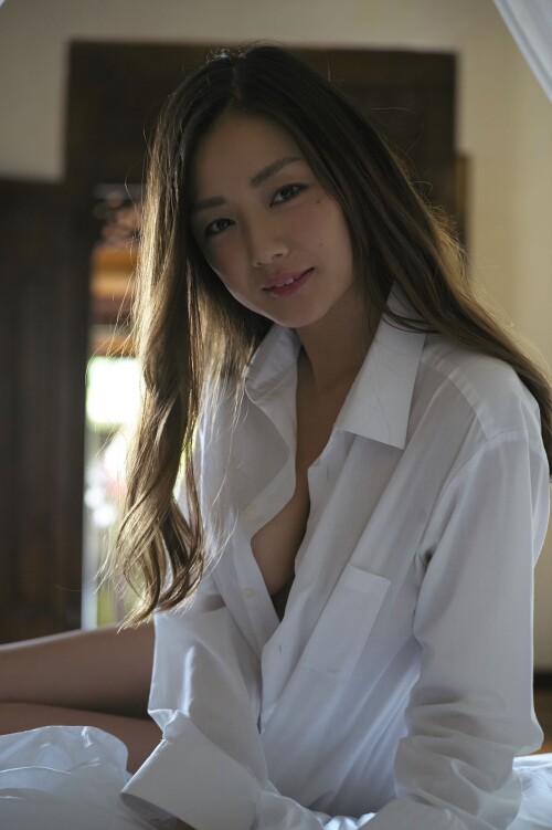 Moemi Katayama 884