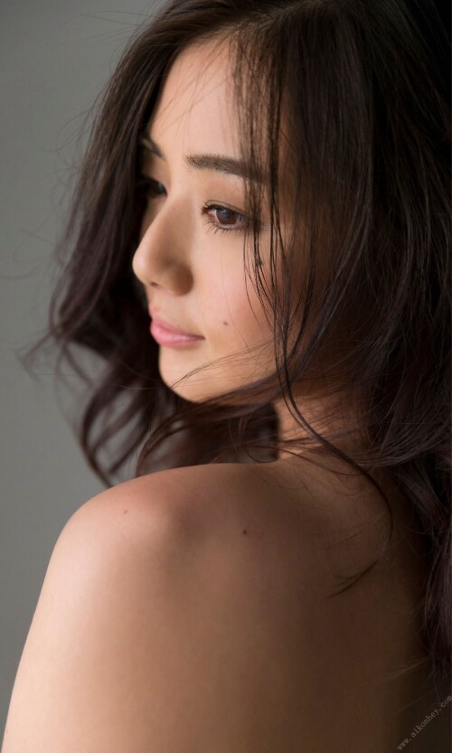 Moemi Katayama 586