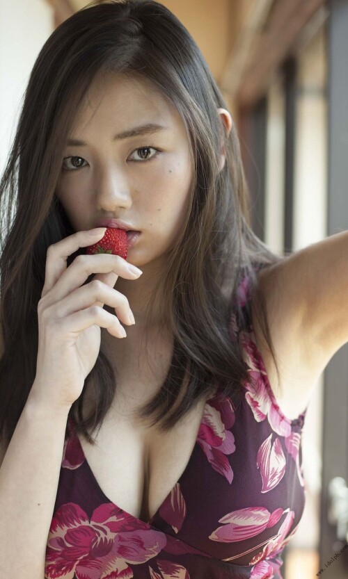 Moemi Katayama 715
