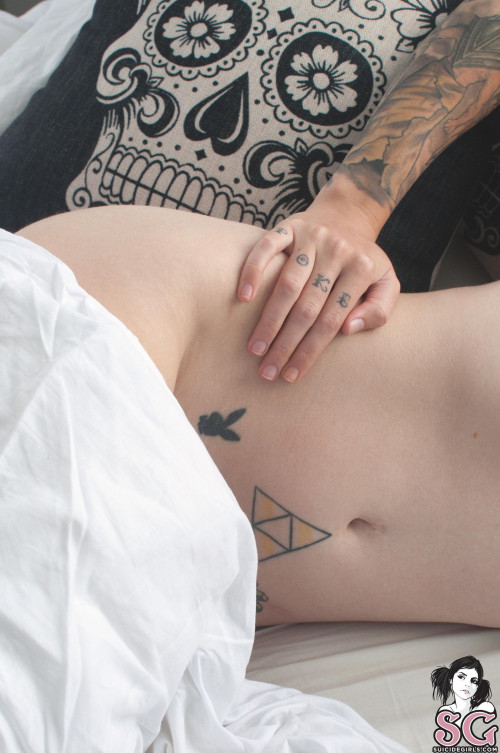 Beautiful Suicide Girl Hylia Zelda's Lullaby (40) High resolution lossless iPhone image